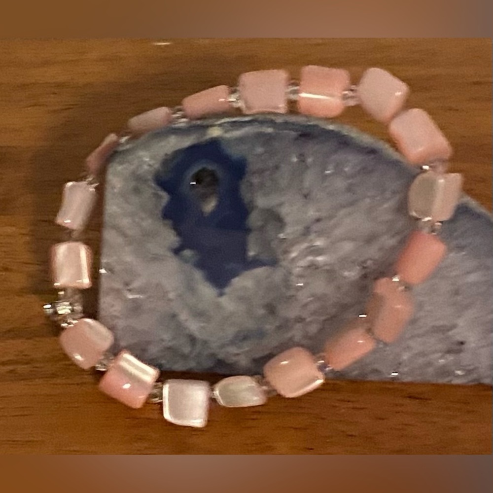 NEW Stunning Cat's Eye bracelet